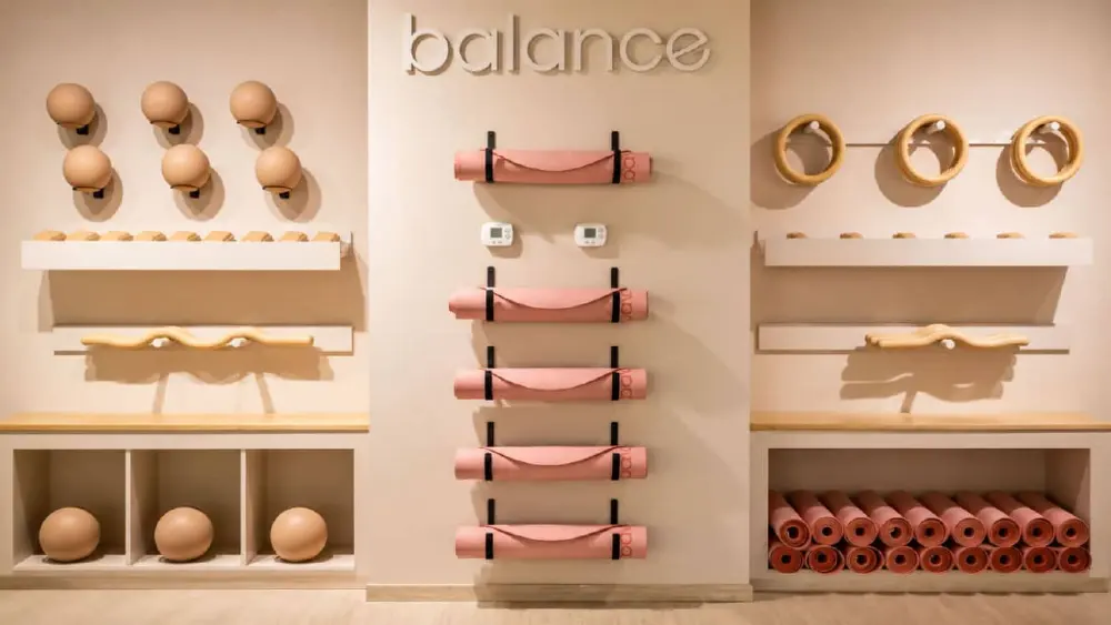 Fachada exterior de Balance con el logotipo de la marca, desarrollo de negocio de local comercial en Querétaro