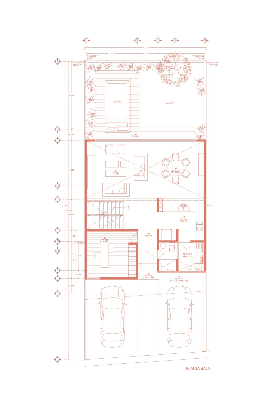 Casa Moro — planta baja Plano de planta baja de Casa Moro con estudio, sala, comedor, cocina, jardín, alberca y estacionamiento en Biogrand Juriquilla